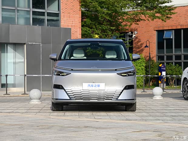 小鹏汽车 小鹏X9 2024款 前驱 三元锂 小鹏汽车 小鹏X9 2024款 前驱 三元锂