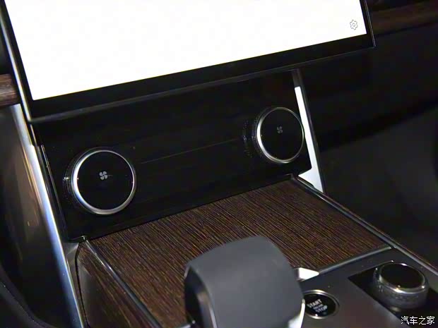 路虎(進(jìn)口) 攬勝 2022款 3.0 L6 400PS 典范加長(zhǎng)版