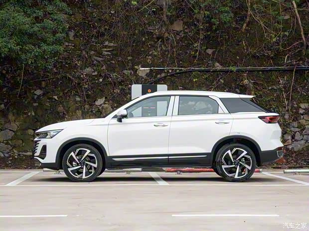 一汽奔騰 奔騰T77 2022款 基本型