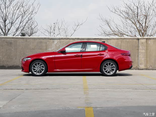 阿爾法·羅密歐 Giulia 2022款 2.0T 280HP Ti 駕控版