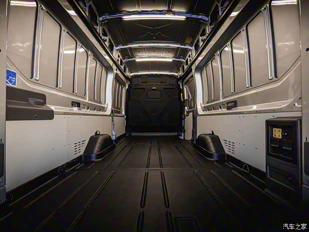 福特(進口) 全順新能源(海外) 2022款 L4H3 350 歐洲版