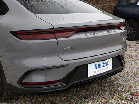 2025款 EV 智驾版 701KM尊荣型 2025款 EV 智驾版 701KM尊荣型