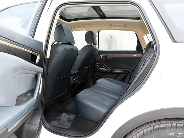 一汽奔腾 奔腾T55 2021款 中配