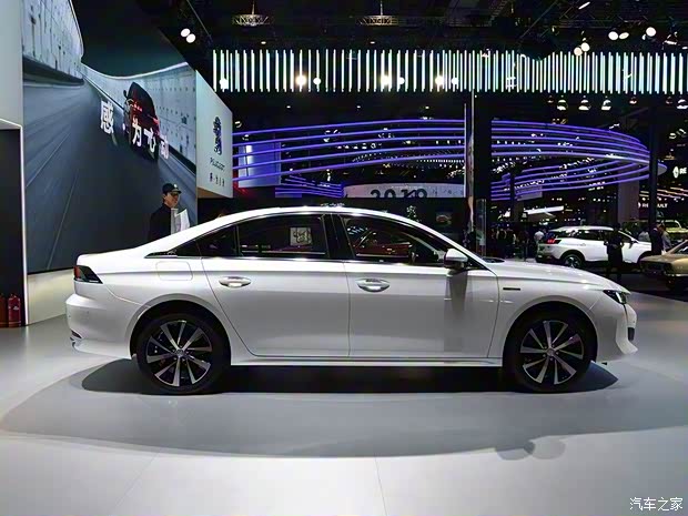 東風(fēng)標(biāo)致 標(biāo)致508新能源 2019款 基本型