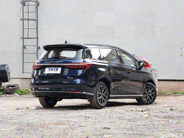 比亚迪 宋MAX新能源 2022款 DM-i 105KM 旗舰型 比亚迪 宋MAX新能源 2022款 DM-i 105KM 旗舰型