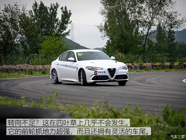 阿尔法·罗密欧 Giulia 2017款 2.9T 510HP 四叶草版