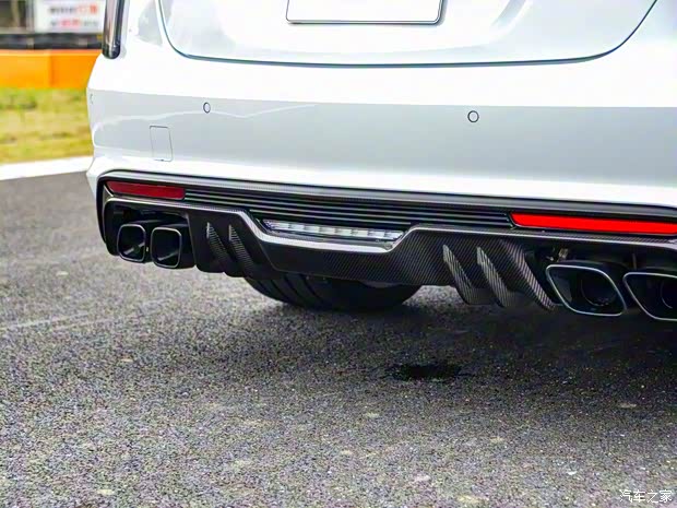 凱迪拉克(進(jìn)口) 凱迪拉克CT5(海外) 2021款 CT5-V Blackwing