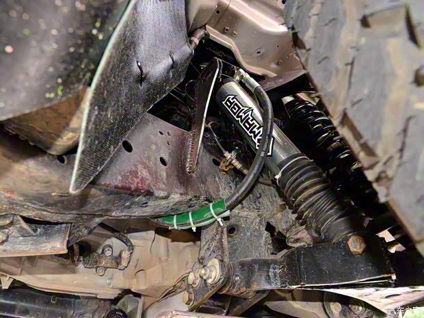 鄭州日產(chǎn) 納瓦拉 2017款 2.5L手動四驅(qū)旗艦版QR25