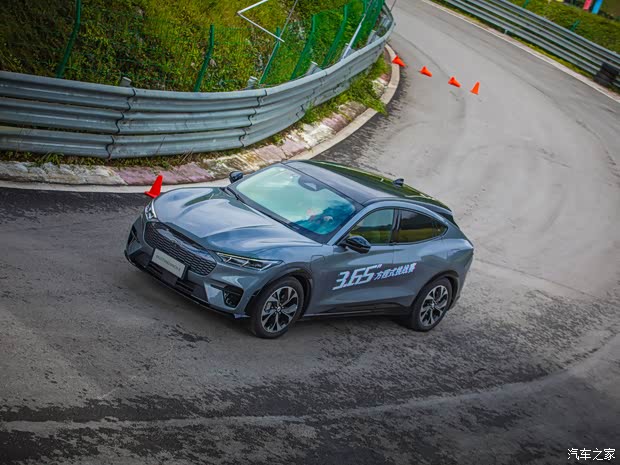 福特電動(dòng)車(chē) Mustang Mach-E 2021款 追風(fēng)全驅(qū)豪華版(長(zhǎng)續(xù)航)