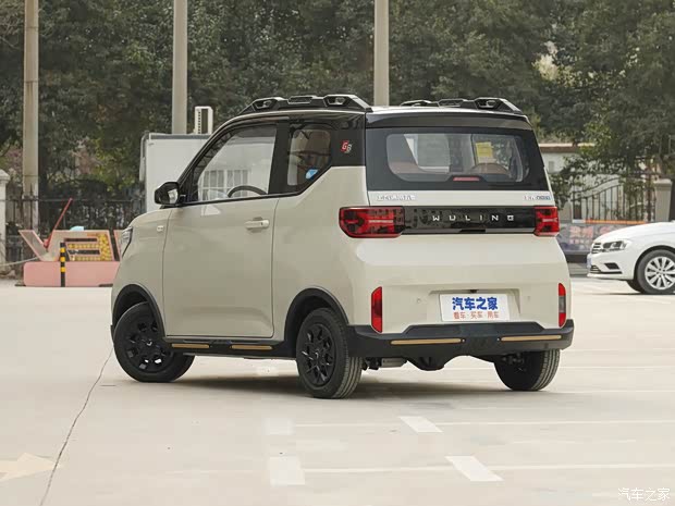 上汽通用五菱 宏光MINIEV 2022款 GAMEBOY 300km 玩咖款 上汽通用五菱 宏光MINIEV 2022款 GAMEBOY 300km 玩咖款