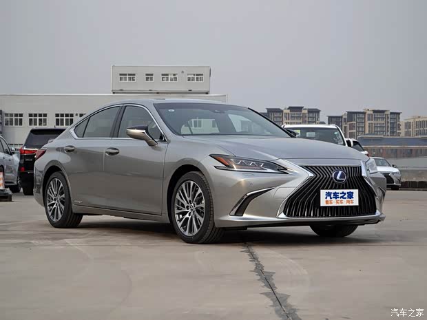 雷克萨斯 雷克萨斯ES 2018款 300h 尊享版