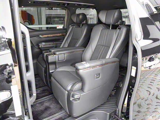 丰田(进口) 威尔法 2020款 双擎 2.5L HV尊贵版 丰田(进口) 威尔法 2020款 双擎 2.5L HV尊贵版