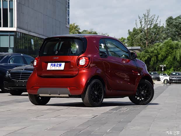 smart(進(jìn)口) smart fortwo 2019款 0.9T 66千瓦紅色瞬間特別版 國VI