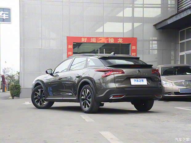 东风雪铁龙 凡尔赛C5 X 2023款 1.6T 势不凡 东风雪铁龙 凡尔赛C5 X 2023款 1.6T 势不凡