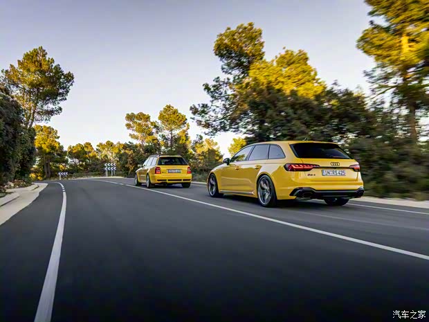 Audi Sport 奥迪RS 4 2024款 RS4 Avant edition 25 years Audi Sport 奥迪RS 4 2024款 RS4 Avant edition 25 years