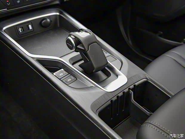 長(zhǎng)城汽車(chē) 金剛炮 2024款 2.0T自動(dòng)8AT柴油四驅(qū)精英型平箱