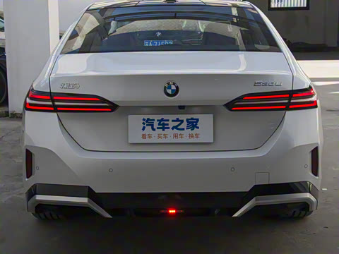 2025款 530Li 领先型 M运动套装 2025款 530Li 领先型 M运动套装