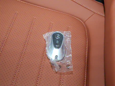 2024款 GLC 260 L 4MATIC 动感型 7座 2024款 GLC 260 L 4MATIC 动感型 7座