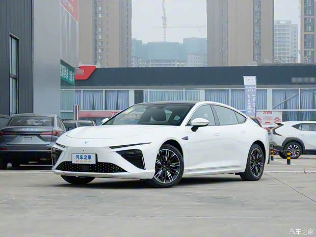 合众汽车 哪吒S 2024款 改款 增程 1060 Lite版 合众汽车 哪吒S 2024款 改款 增程 1060 Lite版