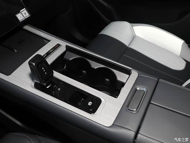 吉利汽车 博越L 2024款 1.5TD DCT赢家版 吉利汽车 博越L 2024款 1.5TD DCT赢家版