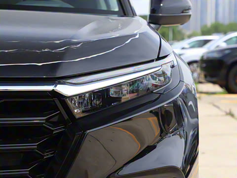 2024款 240TURBO 四驱尊耀版 5座 2024款 240TURBO 四驱尊耀版 5座