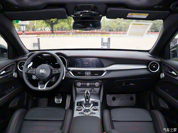 阿爾法·羅密歐 Stelvio斯坦維 2024款 2.0T 280HP Tributo Italiano 致敬傳奇版