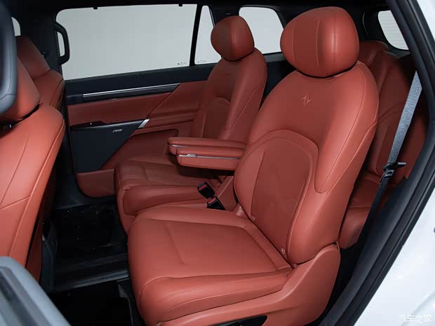 东风乘用车 eπ008 2024款 纯电 基本型 东风乘用车 eπ008 2024款 纯电 基本型