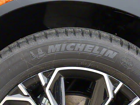 2024款 240TURBO 四驱尊耀版 5座 2024款 240TURBO 四驱尊耀版 5座