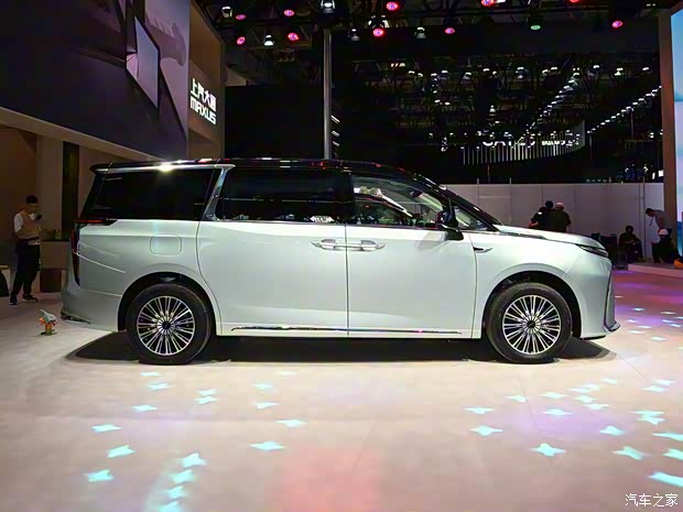 上汽大通 大家9 2024款 混动版 7座 上汽大通 大家9 2024款 混动版 7座