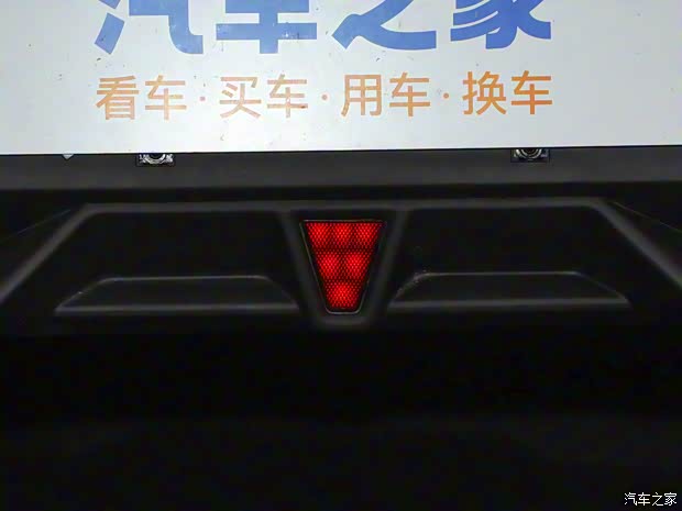北汽新能源 极狐 阿尔法S5 2024款 双电机 390kW 北汽新能源 极狐 阿尔法S5 2024款 双电机 390kW
