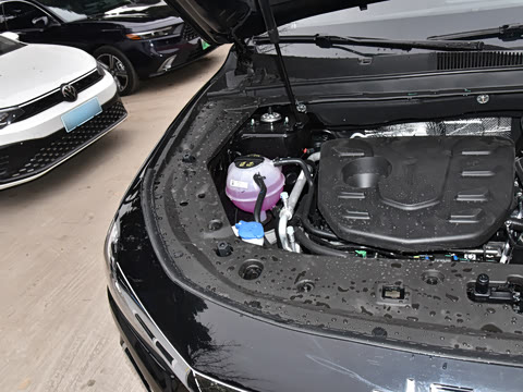 2025款 冠军版 1.5T DCT冠军MAX+ 5座 2025款 冠军版 1.5T DCT冠军MAX+ 5座