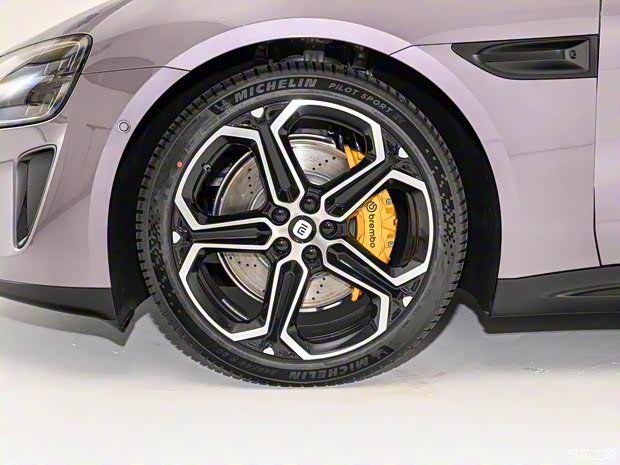 小米汽車 小米SU7 2024款 800km 四驅(qū)超長(zhǎng)續(xù)航高階智駕Max版