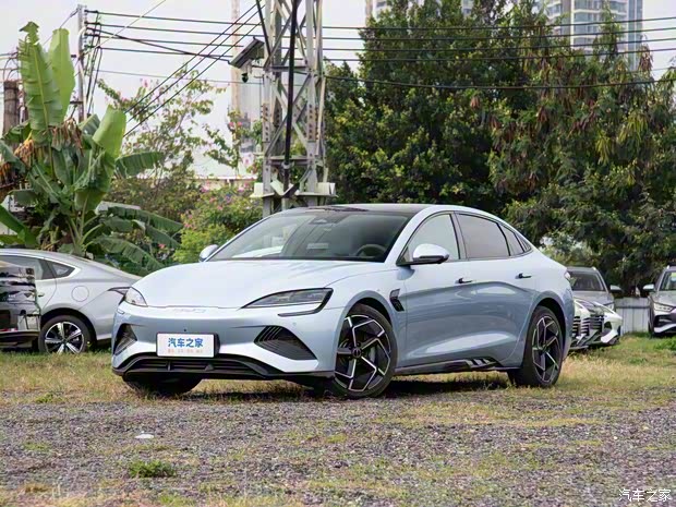 比亚迪 海豹 2024款 荣耀版 700km 性能版 比亚迪 海豹 2024款 荣耀版 700km 性能版