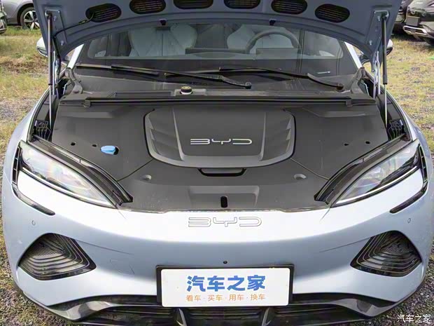 比亚迪 海豹 2024款 荣耀版 700km 性能版 比亚迪 海豹 2024款 荣耀版 700km 性能版