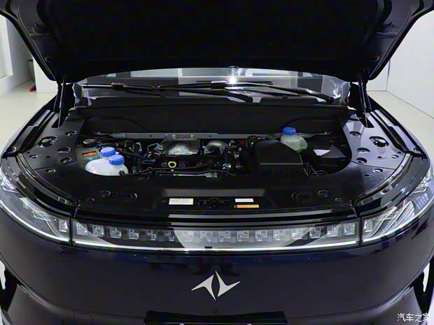 东风乘用车 eπ008 2024款 增程 基本型 东风乘用车 eπ008 2024款 增程 基本型