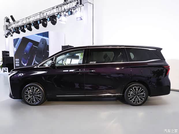 东风风行 星海V9 2024款 1.5TD 200km 青云梯系列 尊贵型 东风风行 星海V9 2024款 1.5TD 200km 青云梯系列 尊贵型