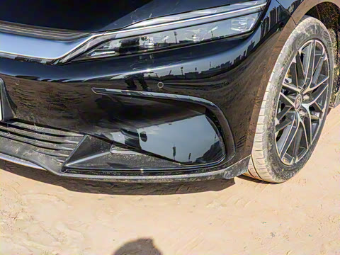 2025款 EV 智驾版 605KM尊荣型 2025款 EV 智驾版 605KM尊荣型