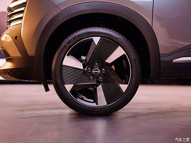 東風(fēng)日產(chǎn) 勁客 2025款 SR 美國(guó)版