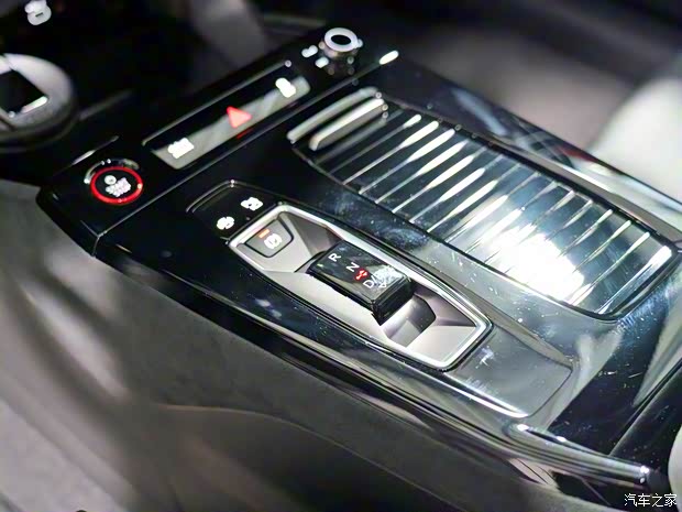 奥迪(进口) 奥迪SQ6 e-tron 2024款 基本型 奥迪(进口) 奥迪SQ6 e-tron 2024款 基本型