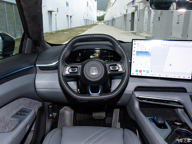 极氪 极氪001 2024款 三元锂 双电机 极氪 极氪001 2024款 三元锂 双电机