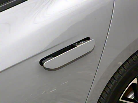 2025款 EV 智驾版 701KM尊荣型 2025款 EV 智驾版 701KM尊荣型