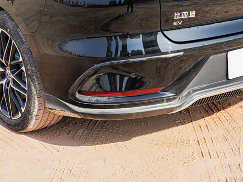 2025款 EV 智驾版 605KM尊荣型 2025款 EV 智驾版 605KM尊荣型