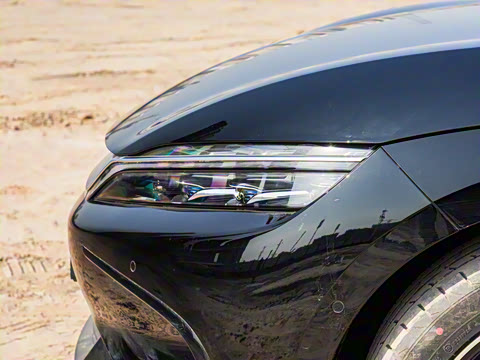 2025款 EV 智驾版 605KM尊荣型 2025款 EV 智驾版 605KM尊荣型