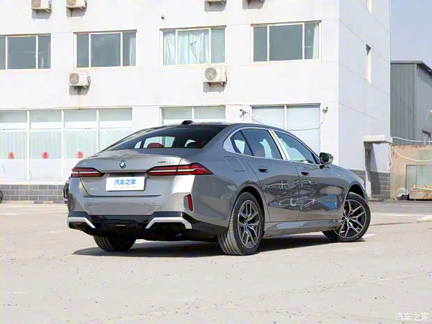 華晨寶馬 寶馬i5 2024款 eDrive 35L M運(yùn)動套裝