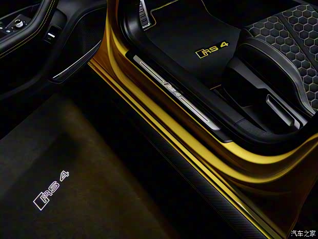 Audi Sport 奥迪RS 4 2024款 RS4 Avant edition 25 years Audi Sport 奥迪RS 4 2024款 RS4 Avant edition 25 years