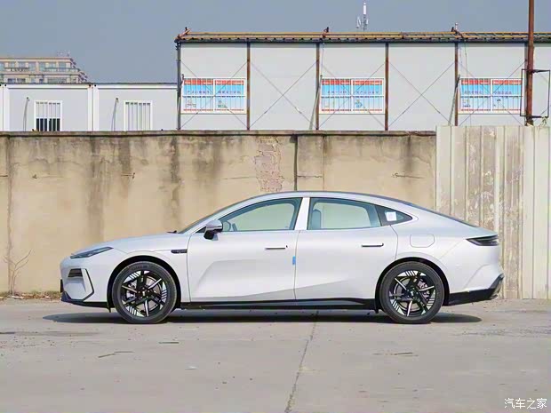 吉利汽车 银河E8 2024款 550km PRO 吉利汽车 银河E8 2024款 550km PRO