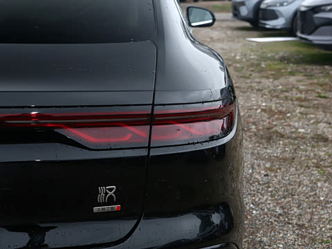 2025款 EV 智驾版 701KM激光雷达尊享型 2025款 EV 智驾版 701KM激光雷达尊享型