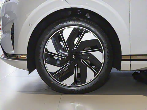 2025款 636Ultra纯电版 6座 2025款 636Ultra纯电版 6座