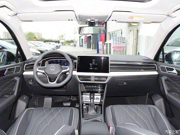 上汽大眾 途觀L 2024款 出眾款 300TSI 自動兩驅(qū)龍騰版