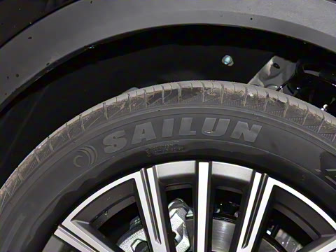 2025款 冠军版 1.5T DCT冠军MAX+ 5座 2025款 冠军版 1.5T DCT冠军MAX+ 5座